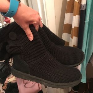 Black sweater ugg boots